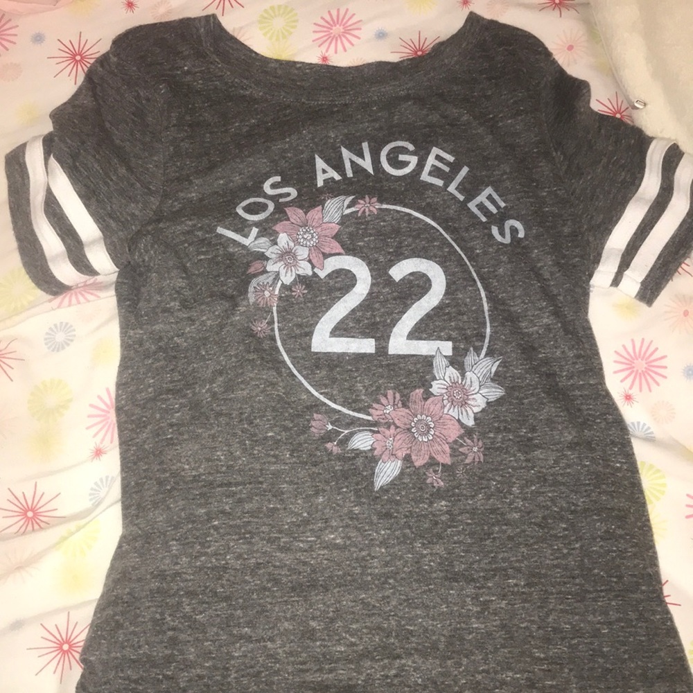 A tee shirt